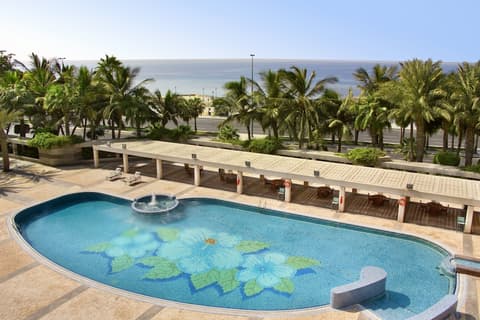 Jeddah Hilton, Outdoor pool