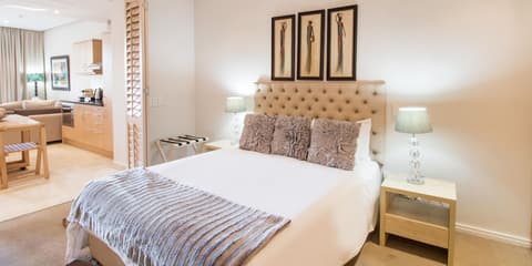 Waterfront Village, Room