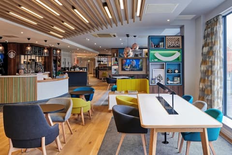 Holiday Inn Belfast City Centre by IHG, Lobby sitting area