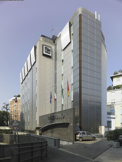 NH Bergamo, Front of property