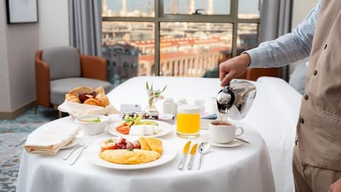 Al Manakha Rotana Madinah, In-room dining