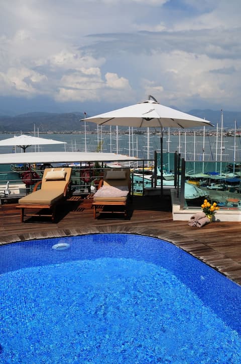 Alesta Yacht Hotel, Rooftop pool