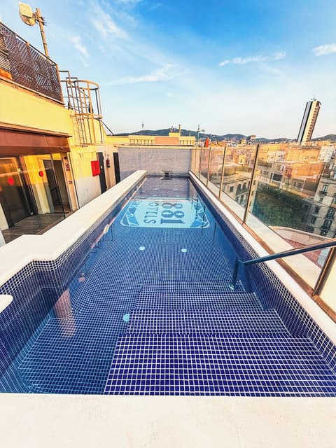 1881 Barcelona Gran Rosellon Hotel, Rooftop pool