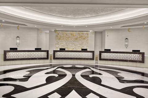Conrad Jabal Omar Makkah, Reception