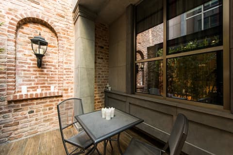 Hotel Favori, Interior entrance