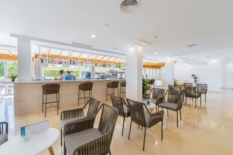 Caprice Isabel Aparthotel, Bar (on property)