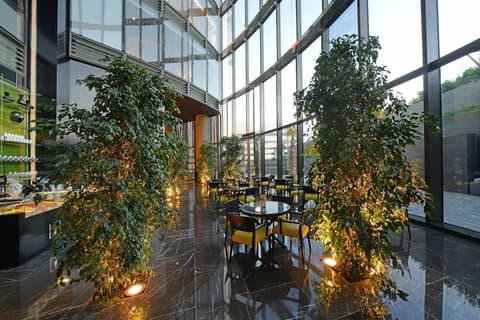 Amman Rotana, Lobby lounge