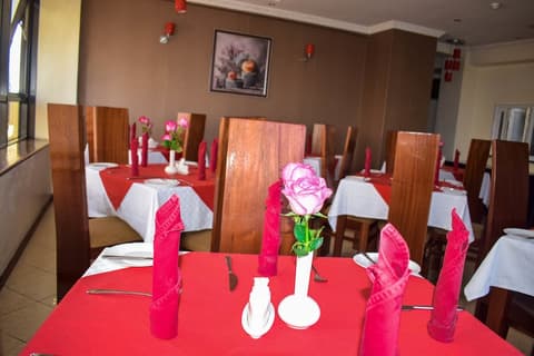 After 40 Hotel, Restaurant