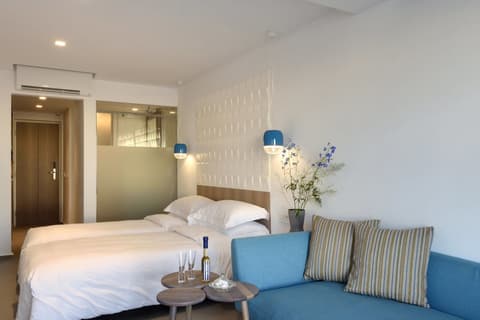 Myconian Korali, Room