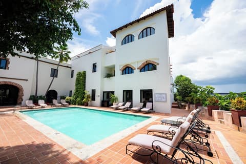 Hodelpa Nicolas de Ovando, Pool