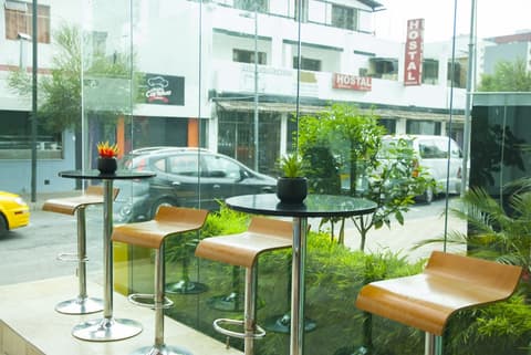 Hotel Embassy, Lobby