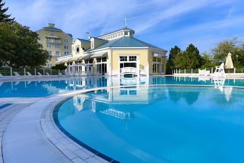 Disney Newport Bay Club, Outdoor pool