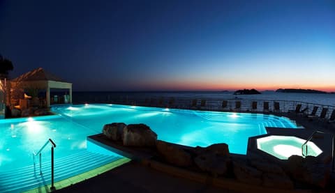 Dubrovnik Palace, Pool