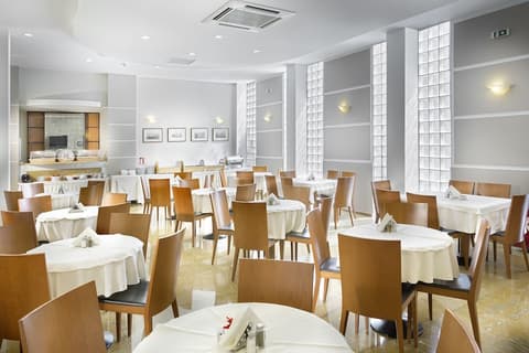 Hotel Jason Inn, Restaurant