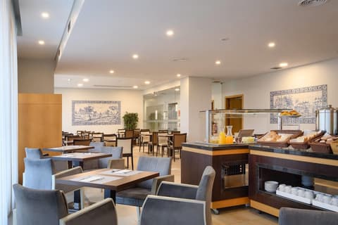 TRYP by Wyndham Porto Centro Hotel, Breakfast area