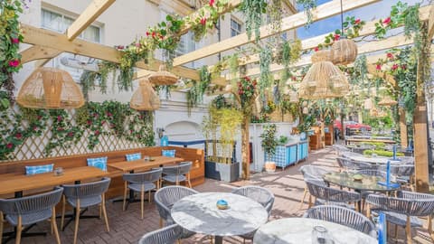 Clifton Hotel, Bar (on property)