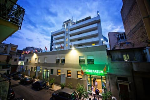 Albergo Athenaeum, Property entrance