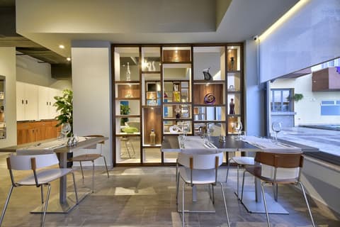 Luna Holiday Complex, Dining