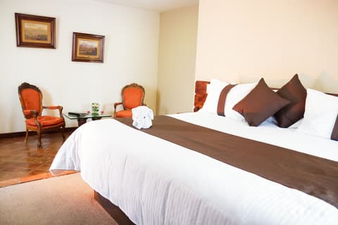 Misión Catedral Morelia, Room