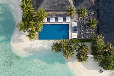 Vilamendhoo Island Resort & Spa, Pool