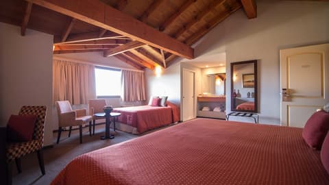 Rochester Calafate, Room