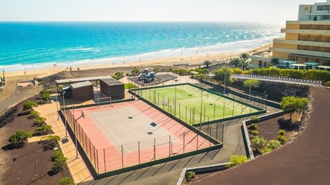 Iberostar Waves Playa Gaviotas -All Inclusive, Tennis court