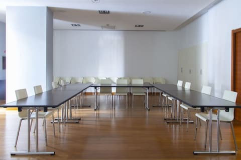 Smy Bologna Centrale, Business center