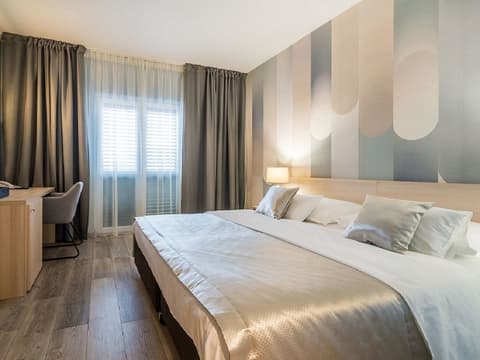 Berkeley Hotel, Room