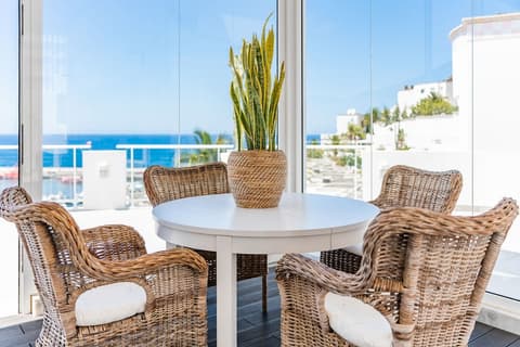 Marina Bayview - Adults Only, Reception