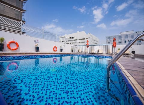 MENA Plaza Hotel Albarsha, Rooftop pool
