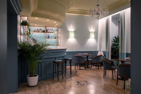 Hotel Montecarlo, Reception