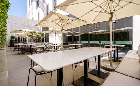 FORM Hotel Al Jaddaf, Dubai, a Member of Design Hotels, Terrace/patio