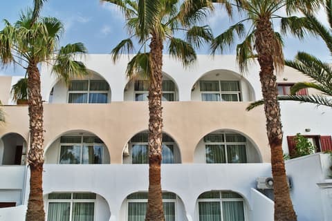 Hotel Makarios, Exterior detail