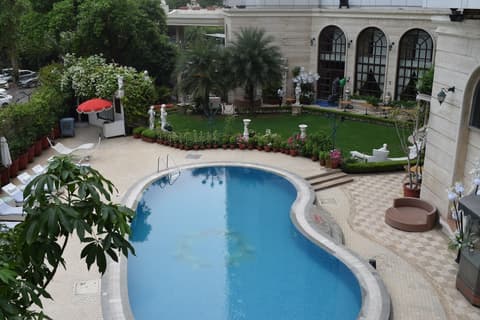 Hotel The Royal Plaza, Outdoor pool