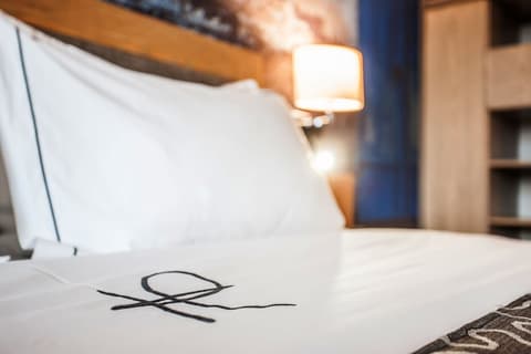 Hennessy Park Hotel, Room