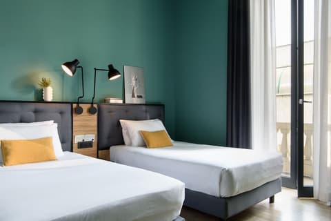 The Poet Hotel, Room