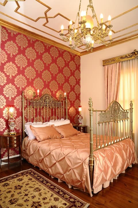 Erten Konak - Special Class, Room