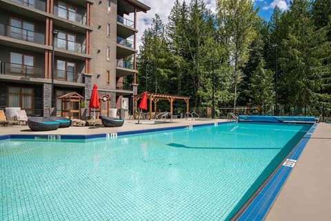 The Sutton Place Hotel Revelstoke Mountain Resort, Pool