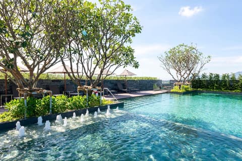 Ramada Plaza by Wyndham Chao Fah, Pool