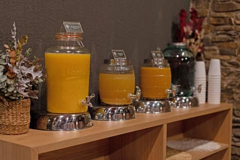 The Mountains Hotel, Restaurant