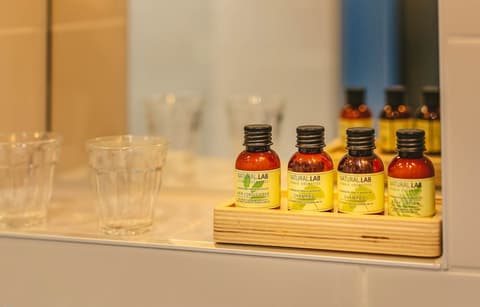 Four Elements Hotel Amsterdam, Bathroom