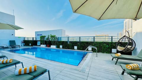 Hampton by Hilton Dubai Al Barsha, Pool