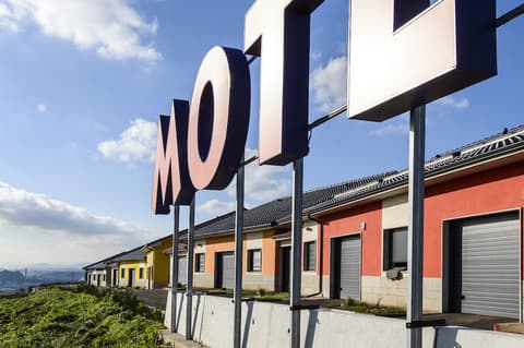 Motel Cancún Avilés, Front of property