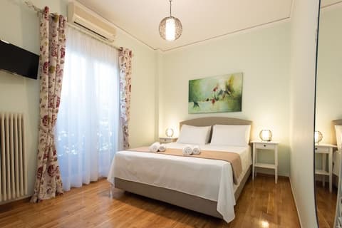 Blue Ark Athenian Nest, Room