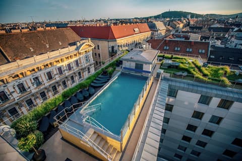 Continental Hotel Budapest, Rooftop pool