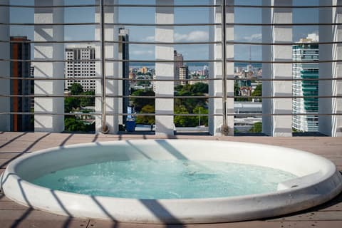 Hotel Adrianópolis All Suites, Outdoor spa tub