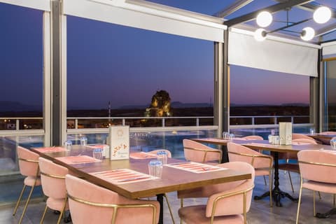 Signature Hotels & Spa, Restaurant