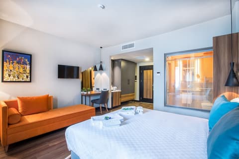 Signature Hotels & Spa, Room