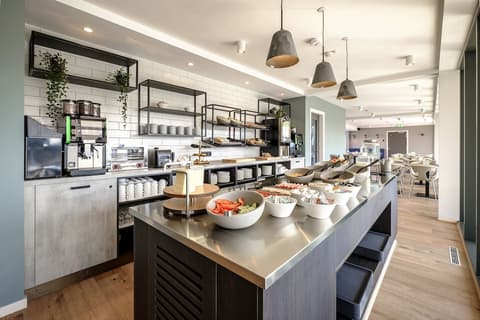 Go Hotel City, Breakfast buffet