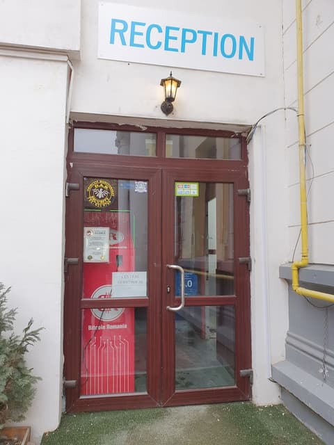 Piata Uniri Cozy Inn, Reception